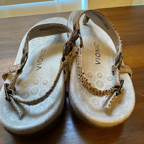 Women's Vionic Tan Sandals women’s sized 6 - Picture 3 of 11